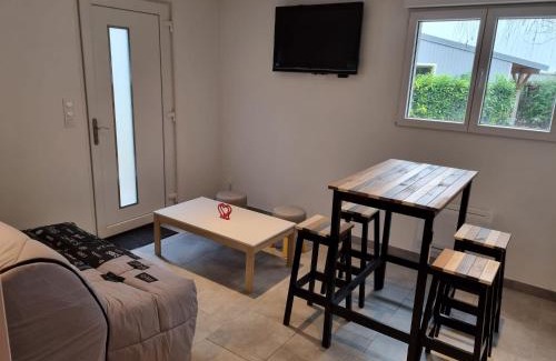 Faremoutiers Apartment | Calme Studio & WIFI Jardin Disneyland Paris 4 personnes