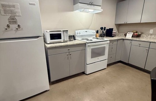 Clovis Apartment | Calming Comfort Stay