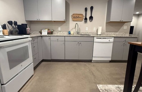 Clovis Apartment | Calming Comfort Stay
