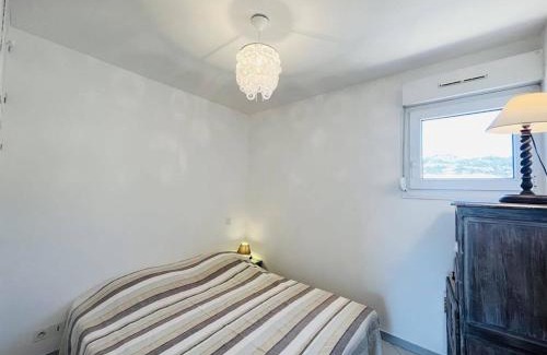 Calvi Apartment | Calvi: Appartement 2P 4 Pers, Clim, Terrasse, Parking, Proche Plage - FR-1-63-336