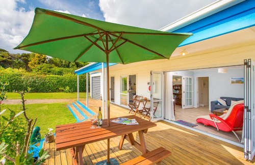 Raglan House | Calypso Cottage - Raglan Holiday Home