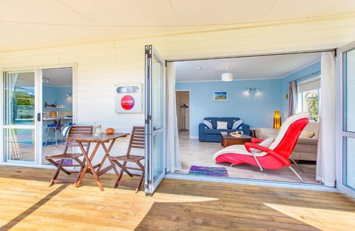 Raglan House | Calypso Cottage - Raglan Holiday Home