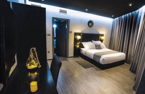 Ain El Turk Hotel | Calypso Home