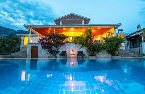 Koycegiz Hotel | Calypso Lakeview Villas