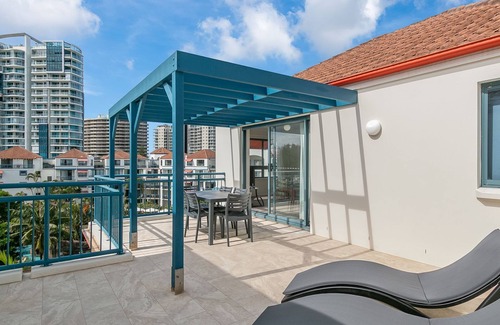 Coolangatta Apartment | Calypso Plaza 407 - Coolangatta Beachfront - Min. 3 Night Stays!