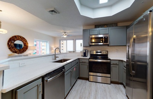 Panama City Beach Condo | Calypso Tower 3 1501 Gorgeous Three-Bedroom with HUGE Balcony