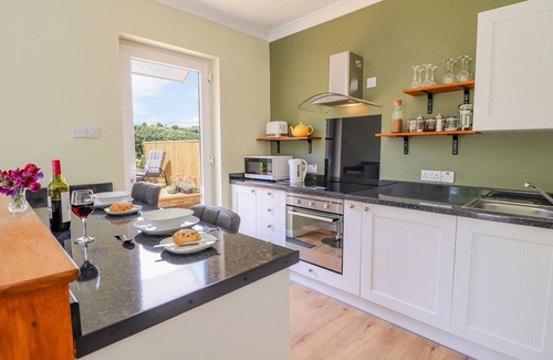 Llangollen Cottage | CAM O'R FECHAN ANNEXE, romantic, with a garden in Llangollen