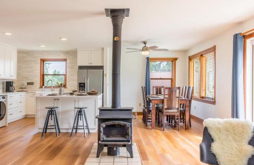 Greenbank House | Camano Vista Paradise by AvantStay Private Beach