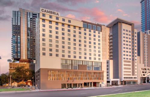 Rainey Street Historic District Hotel | Cambria Hotel Austin Downtown