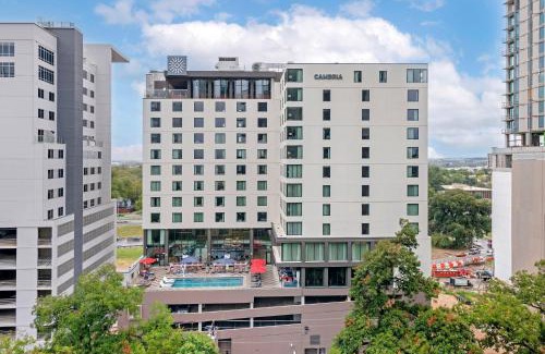 Rainey Street Historic District Hotel | Cambria Hotel Austin Downtown