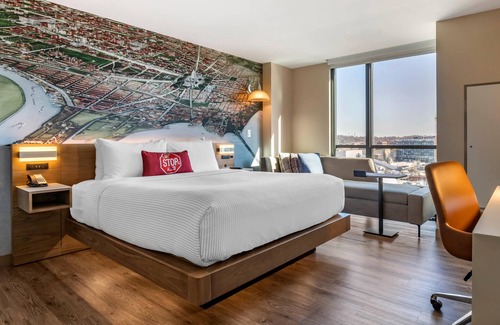 Buzzard Point Hotel | Cambria Hotel Washington D.C. Navy Yard Riverfront