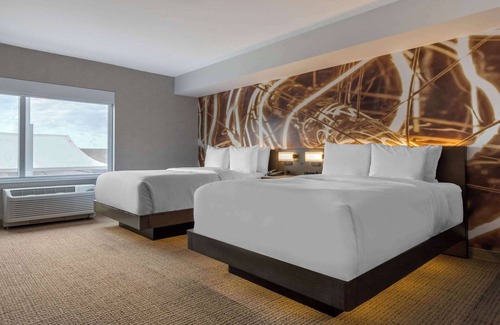 West Orange Hotel | Cambria Hotel West Orange