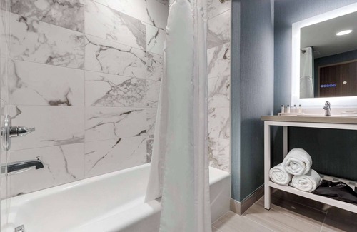 West Orange Hotel | Cambria Hotel West Orange