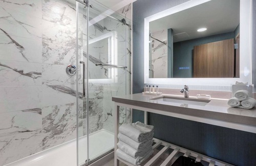 West Orange Hotel | Cambria Hotel West Orange