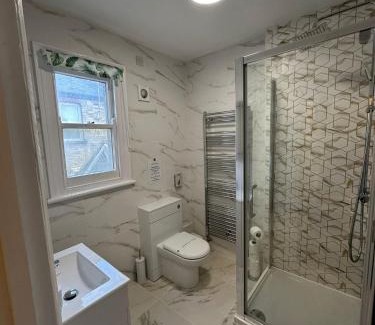 Mill Road House | Cambridge Central Rooms - Tas Accommodations
