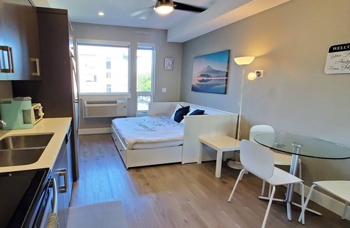 Central Okanagan Apartment | Cambridge House Studio Apartment Downtown Kelowna