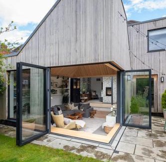 Cambridge House | Cambridge Skylit Serenity: Family-Friendly Retreat