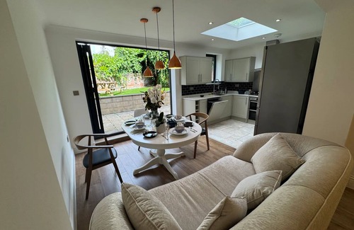 Cantelowes Apartment | Camden Garden Level luxury apartment