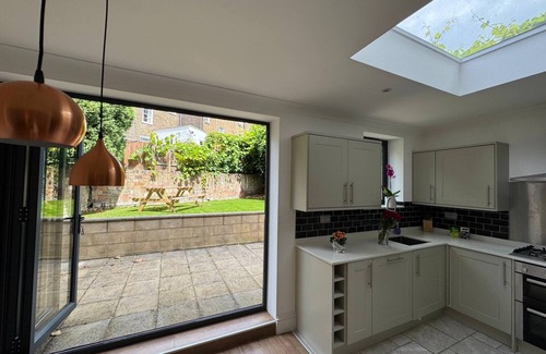 Cantelowes Apartment | Camden Garden Level luxury apartment