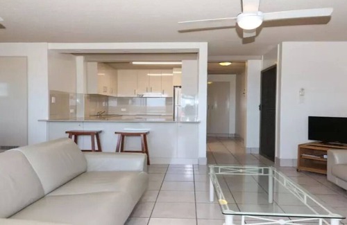 Mermaid Beach Apartment | Camden House - Hedges Avenue Ocean View