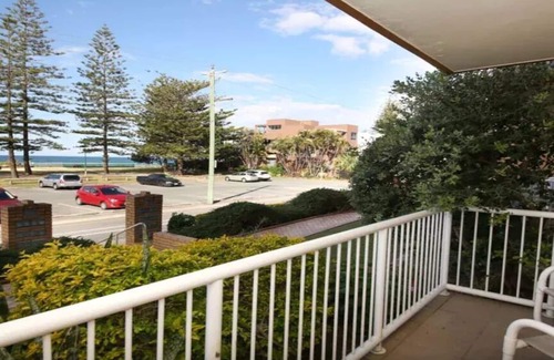 Mermaid Beach Apartment | Camden House - Hedges Avenue Ocean View