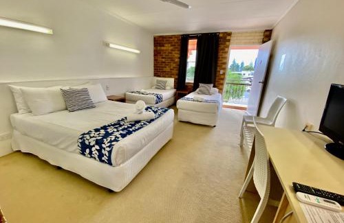 Mermaid Beach Hotel | Camden Motor Inn