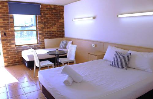 Mermaid Beach Hotel | Camden Motor Inn