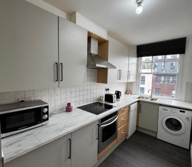Camden Town Apartment | Camden Town 1-Min to Station Sleeps 5