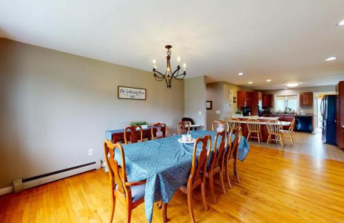 South Burlington House | Camel's Hump Hideaway