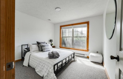 Tannersville Ski Chalet | Camelback Mtn Cabin w views near slopes