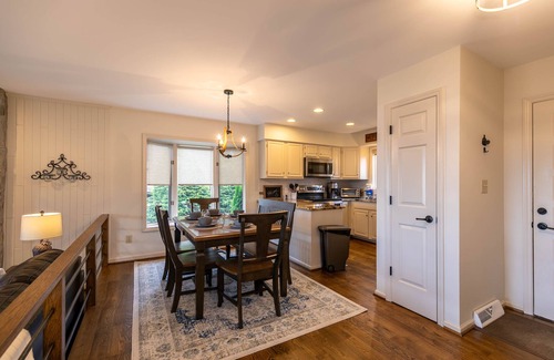 Blowing Rock Condo | Camelia 2: Chetola Resort Amenities! Walk to Downtown Blowing Rock!