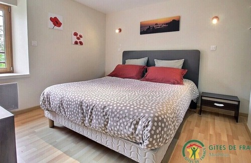 Locoal-Mendon House | Camellias - LOCOAL MENDON