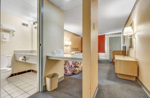 Amarillo Hotel | Camelot INN