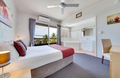 South Gladstone Hotel | Camelot Motel