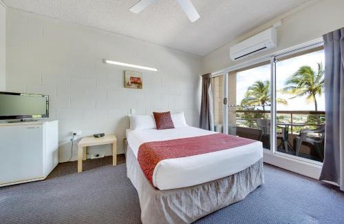 South Gladstone Hotel | Camelot Motel