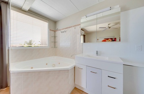 South Gladstone Hotel | Camelot Motel