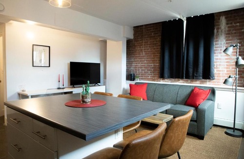 Downtown Halifax Hotel | Cameo Hotel and Suites