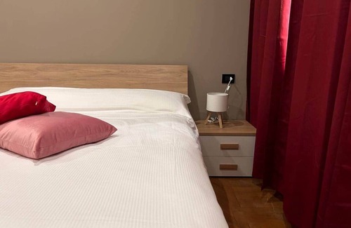 Volta Mantovana Bed & Breakfast | Camera d’arte (Volta Mantovana) - Stanza in Foresteria a due passi da Garda Lake