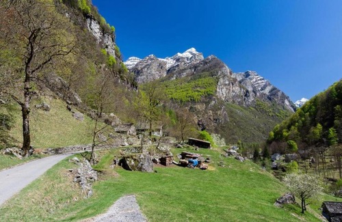 Brione House | Camera in Casa Eva
