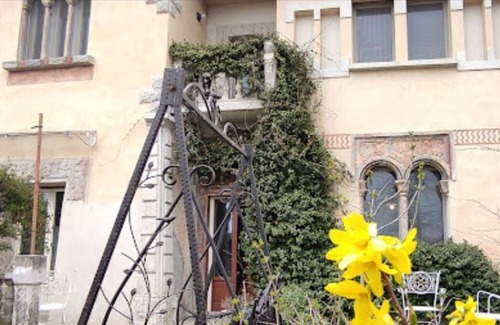 Brembate Bed & Breakfast | Camera in Casa liberty a pochi minuti dal parco Leolandia
