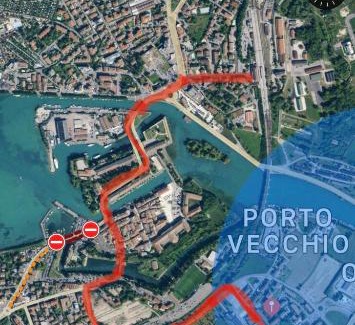 Peschiera del Garda House | Camera Monica