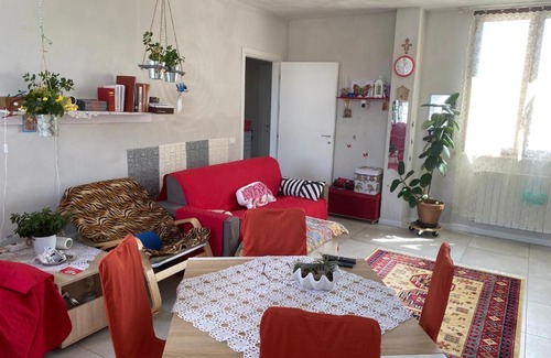 Peschiera del Garda House | Camera Monica
