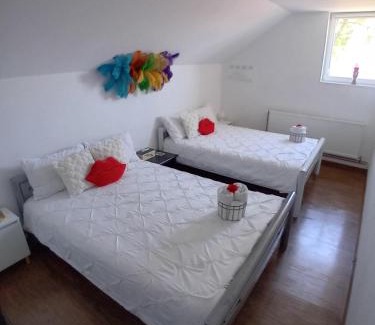 Poieni Cabin | Camere de închiriat Trandafirilor