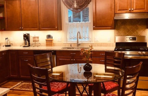 Winchester House | Cameron Charmer pristine downtown apt with double master suites