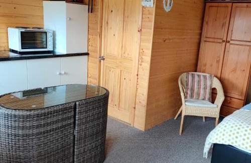 Flamborough Ski Chalet | Cameron Court Cabin