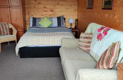 Flamborough Ski Chalet | Cameron Court Cabin