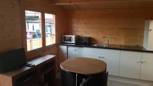 Flamborough Ski Chalet | Cameron Court Cabin