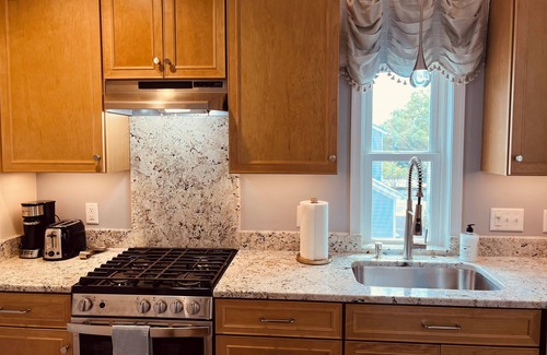 Winchester Apartment | Cameron Grace Charming loft 1-bedroom apt in downtown Winchester