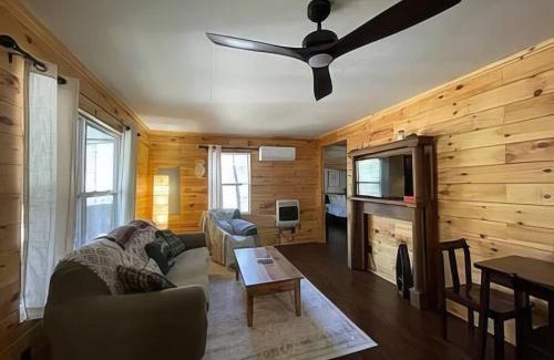 Tallassee House | Cameron's Cottage at The Lake
