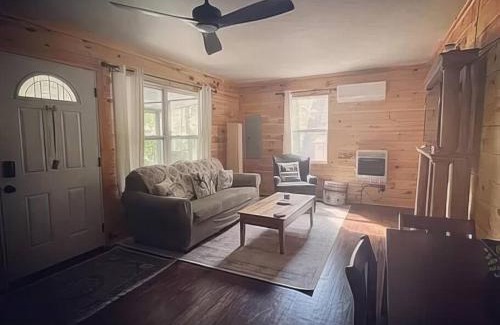 Tallassee House | Cameron's Cottage at The Lake
